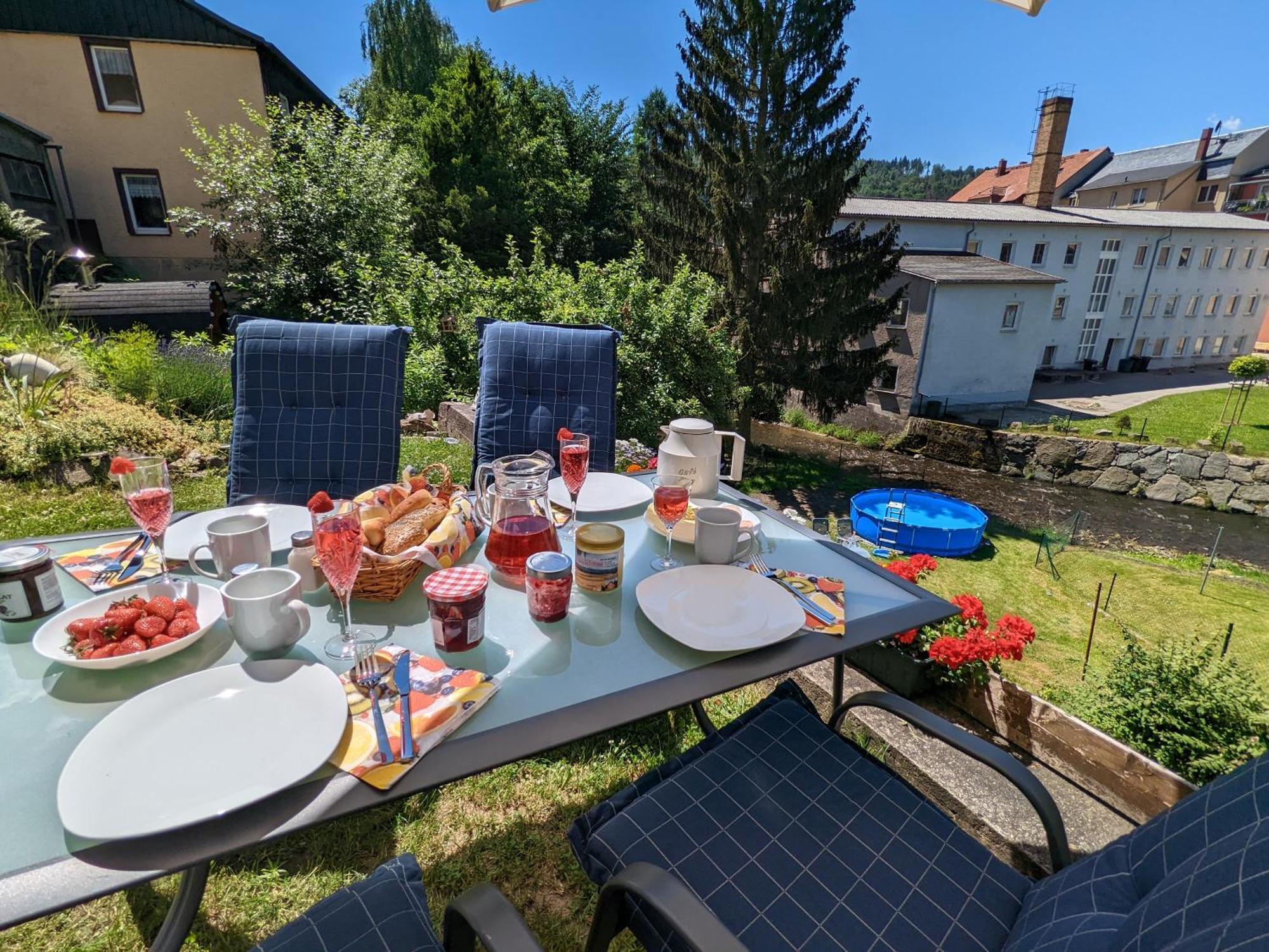 Hw2B - Urlaubsmagie - Wohlfuehlwohnung Mit Balkon, Pool, Sauna & Terrasse เซบนิทซ์ ภายนอก รูปภาพ